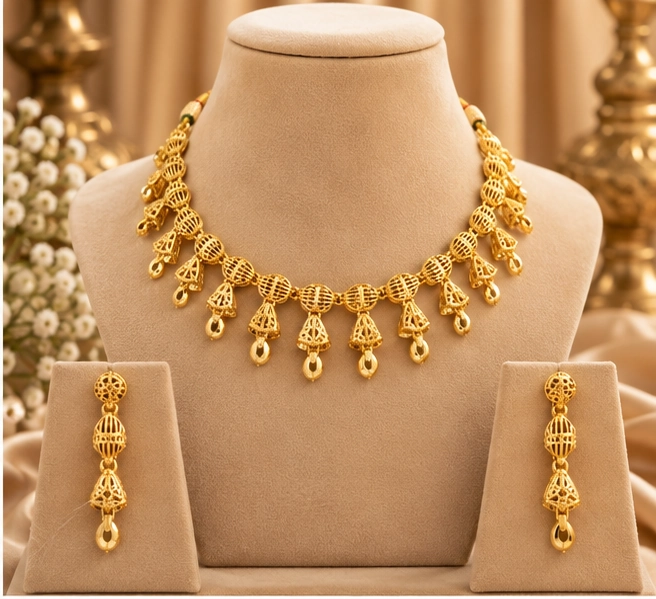 Royal Necklace 012 view 4